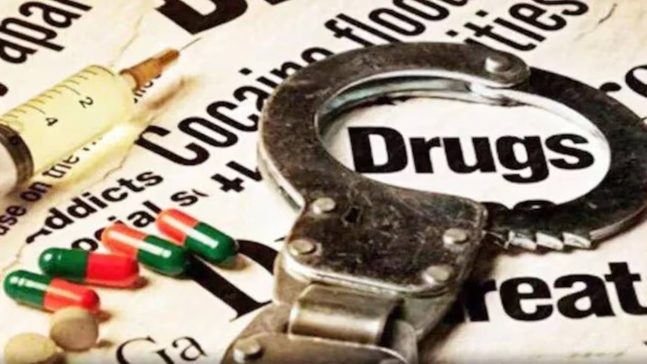 ಬೆಂಗಳೂರು: ಒಂದೇ ತಿಂಗಳಲ್ಲಿ 49 ಡ್ರಗ್ಸ್ ಕೇಸ್ ದಾಖಲು, 3 ಕೋಟಿ ರೂ. ಅಧಿಕ ಮೌಲ್ಯದ ಮಾದಕ ವಸ್ತು ವಶ ಬೆಂಗಳೂರು: ಒಂದೇ ತಿಂಗಳಲ್ಲಿ 49 ಡ್ರಗ್ಸ್ ಕೇಸ್ ದಾಖಲು, 3 ಕೋಟಿ ರೂ. ಅಧಿಕ ಮೌಲ್ಯದ ಮಾದಕ ವಸ್ತು ವಶ