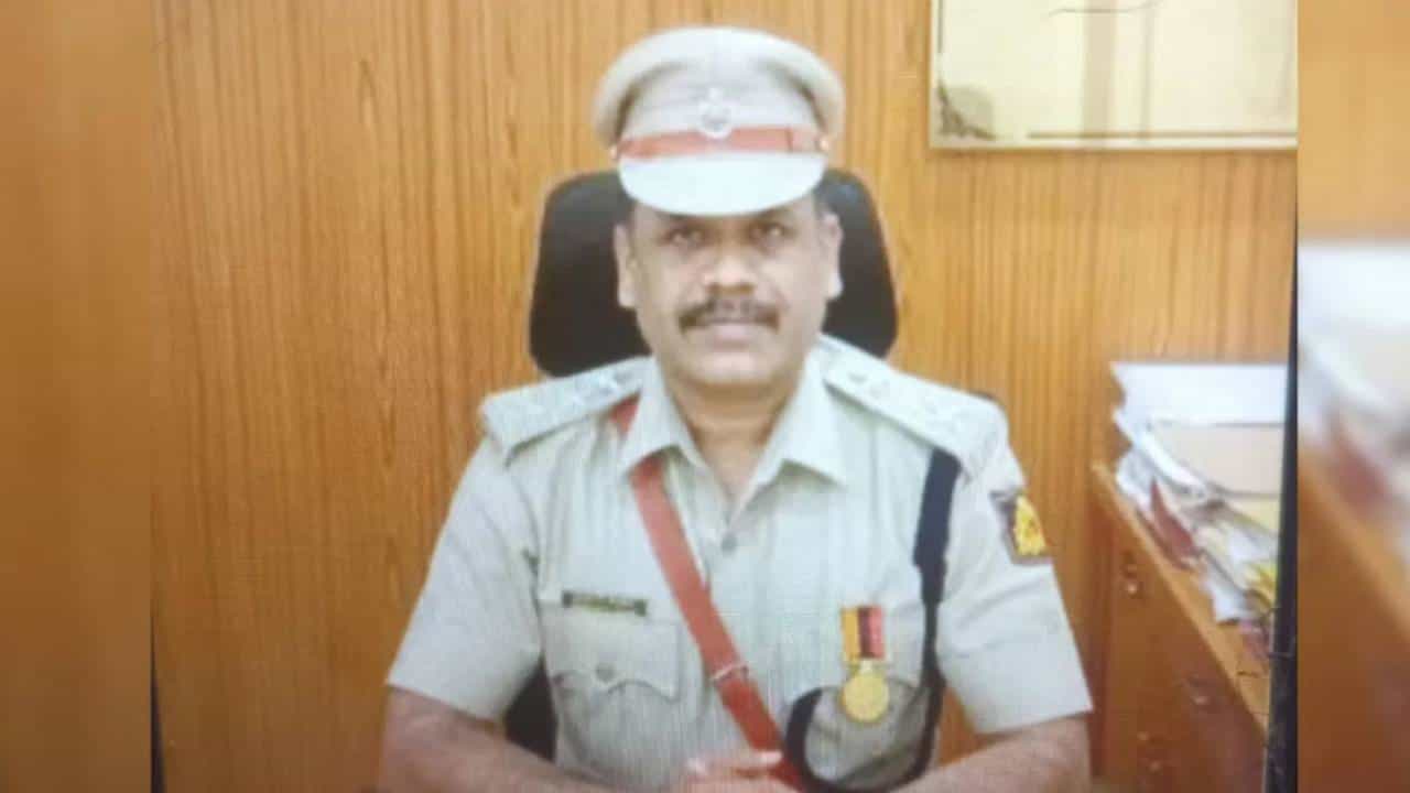 ಬಹುಕೋಟಿ ಬಿಟ್ ಕಾಯಿನ್ ಹಗರಣ ಕೇಸ್: ಡಿವೈಎಸ್ಪಿ ಶ್ರೀಧರ್ ಪೂಜಾರಿ ಬಂಧಿಸಿದ ಎಸ್ಐಟಿ ಬಹುಕೋಟಿ ಬಿಟ್ ಕಾಯಿನ್ ಹಗರಣ ಕೇಸ್: ಡಿವೈಎಸ್ಪಿ ಶ್ರೀಧರ್ ಪೂಜಾರಿ ಬಂಧಿಸಿದ ಎಸ್ಐಟಿ