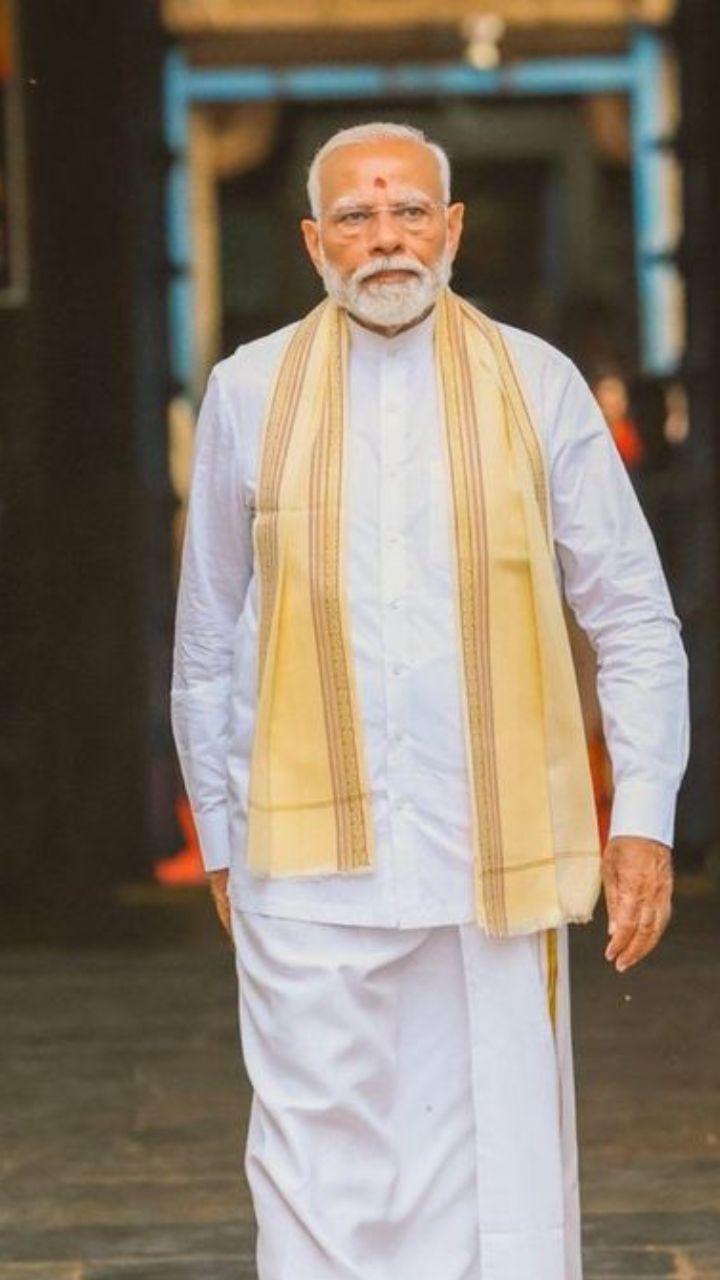 ಪ್ರಧಾನಿ ಮೋದಿ ಶ್ರಮಜೀವಿ. ತನ್ನ ಎಲ್ಲಾ ಕೆಲಸ ಕಾರ್ಯಗಳನ್ನು ಅಚ್ಚುಕಟ್ಟಾಗಿ ಮಾಡಿ ಮುಗಿಸುತ್ತಾರೆ.