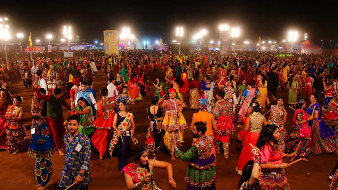 ಗರ್ಬಾ ನೃತ್ಯಕ್ಕೆ ಬರುವವರಿಗೆ ಗೋಮೂತ್ರ ಕೊಡಿ, ಹಿಂದೂಗಳಾದರೆ ಕುಡಿಯುತ್ತಾರೆ: ಬಿಜೆಪಿ ನಾಯಕ ಗರ್ಬಾ ನೃತ್ಯಕ್ಕೆ ಬರುವವರಿಗೆ ಗೋಮೂತ್ರ ಕೊಡಿ, ಹಿಂದೂಗಳಾದರೆ ಕುಡಿಯುತ್ತಾರೆ: ಬಿಜೆಪಿ ನಾಯಕ