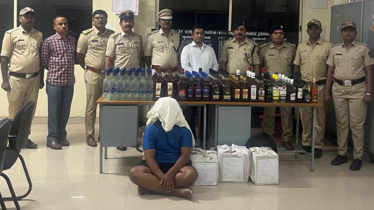 ಬೆಂಗಳೂರಿನಲ್ಲಿ 5 ಲಕ್ಷ ರೂ ಮೌಲ್ಯದ ಅಕ್ರಮ ಗೋವಾ ಮದ್ಯ ಜಪ್ತಿ: ಓರ್ವ ಬಂಧನ ಬೆಂಗಳೂರಿನಲ್ಲಿ 5 ಲಕ್ಷ ರೂ ಮೌಲ್ಯದ ಅಕ್ರಮ ಗೋವಾ ಮದ್ಯ ಜಪ್ತಿ: ಓರ್ವ ಬಂಧನ