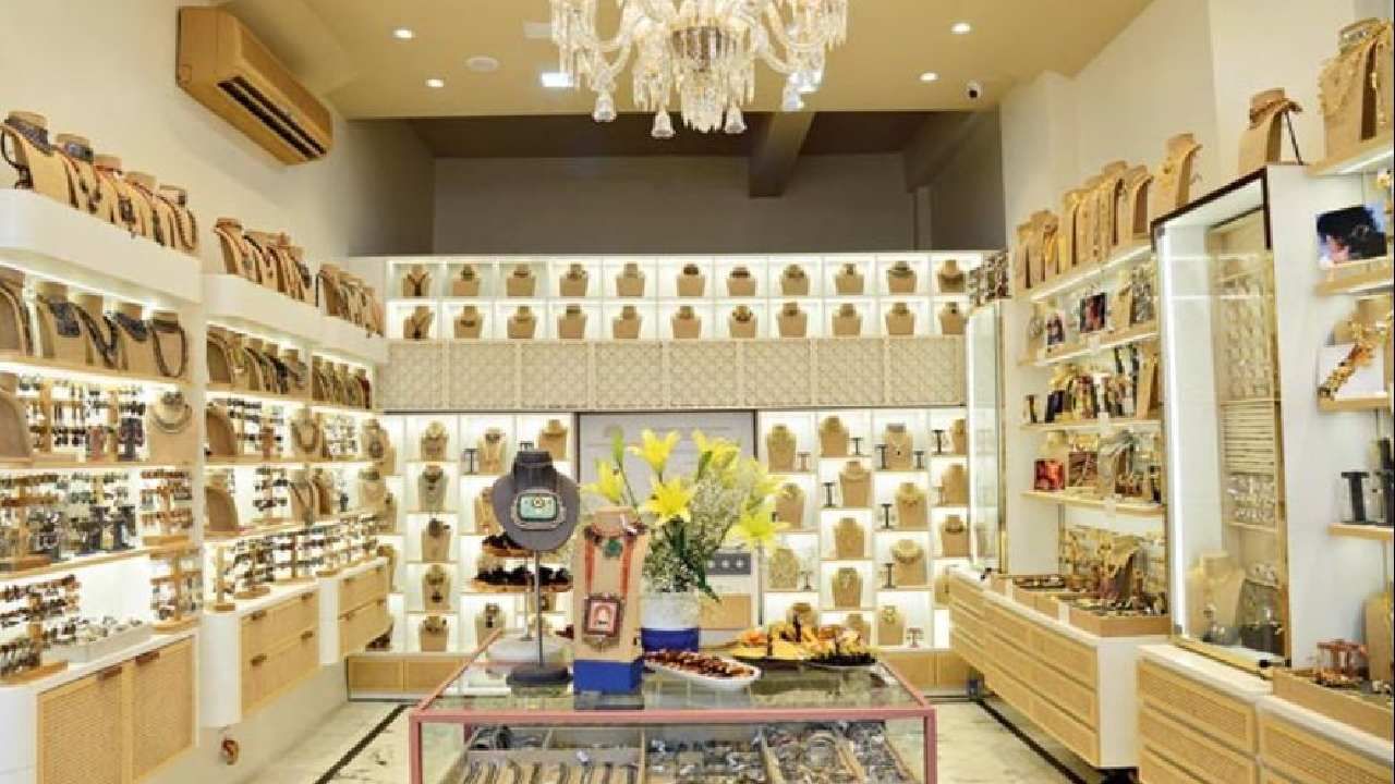 Gold Silver Price on 13th October: ಚಿನ್ನ, ಬೆಳ್ಳಿ ಬೆಲೆ ವಾರಾಂತ್ಯದಲ್ಲೂ ಏರಿಕೆ; ಅಪರಂಜಿ ಚಿನ್ನದ ಬೆಲೆ ಗ್ರಾಮ್ಗೆ 7,767 ರೂ