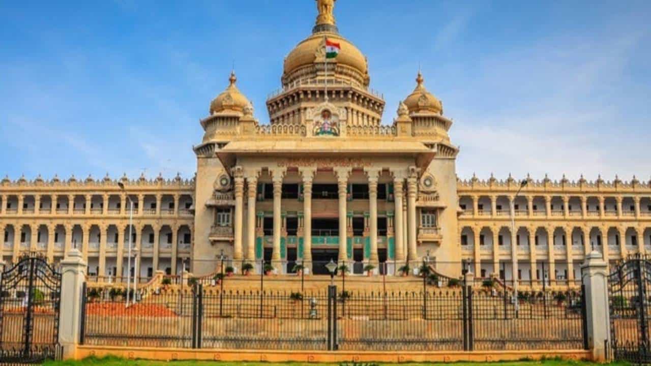 ರಾಜ್ಯ ಸರ್ಕಾರ ಯಾರ ಯಾರ ಮೇಲಿನ ಕೇಸ್ ವಾಪಸ್ ಪಡೆದಿದೆ? ಇಲ್ಲಿದೆ ಪಟ್ಟಿ ರಾಜ್ಯ ಸರ್ಕಾರ ಯಾರ ಯಾರ ಮೇಲಿನ ಕೇಸ್ ವಾಪಸ್ ಪಡೆದಿದೆ? ಇಲ್ಲಿದೆ ಪಟ್ಟಿ
