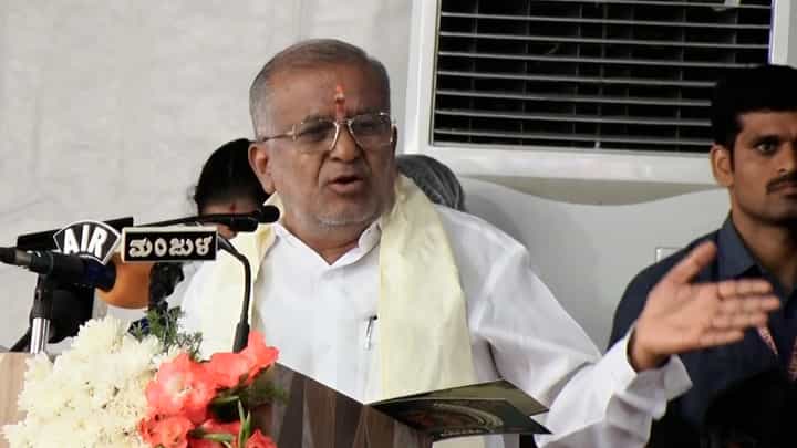 ಕುಮಾರಸ್ವಾಮಿ ರಾಜೀನಾಮೆ ಕೊಡುತ್ತಾರಾ, ಸಿದ್ದರಾಮಯ್ಯ ಯಾಕೆ ಕೊಡಬೇಕು? ದಸರಾ ವೇದಿಕೆಯಲ್ಲಿ ಸಿದ್ದು ಬೆನ್ನಿಗೆ ನಿಂತ ಜಿಟಿಡಿ ಕುಮಾರಸ್ವಾಮಿ ರಾಜೀನಾಮೆ ಕೊಡುತ್ತಾರಾ, ಸಿದ್ದರಾಮಯ್ಯ ಯಾಕೆ ಕೊಡಬೇಕು? ದಸರಾ ವೇದಿಕೆಯಲ್ಲಿ ಸಿದ್ದು ಬೆನ್ನಿಗೆ ನಿಂತ ಜಿಟಿಡಿ