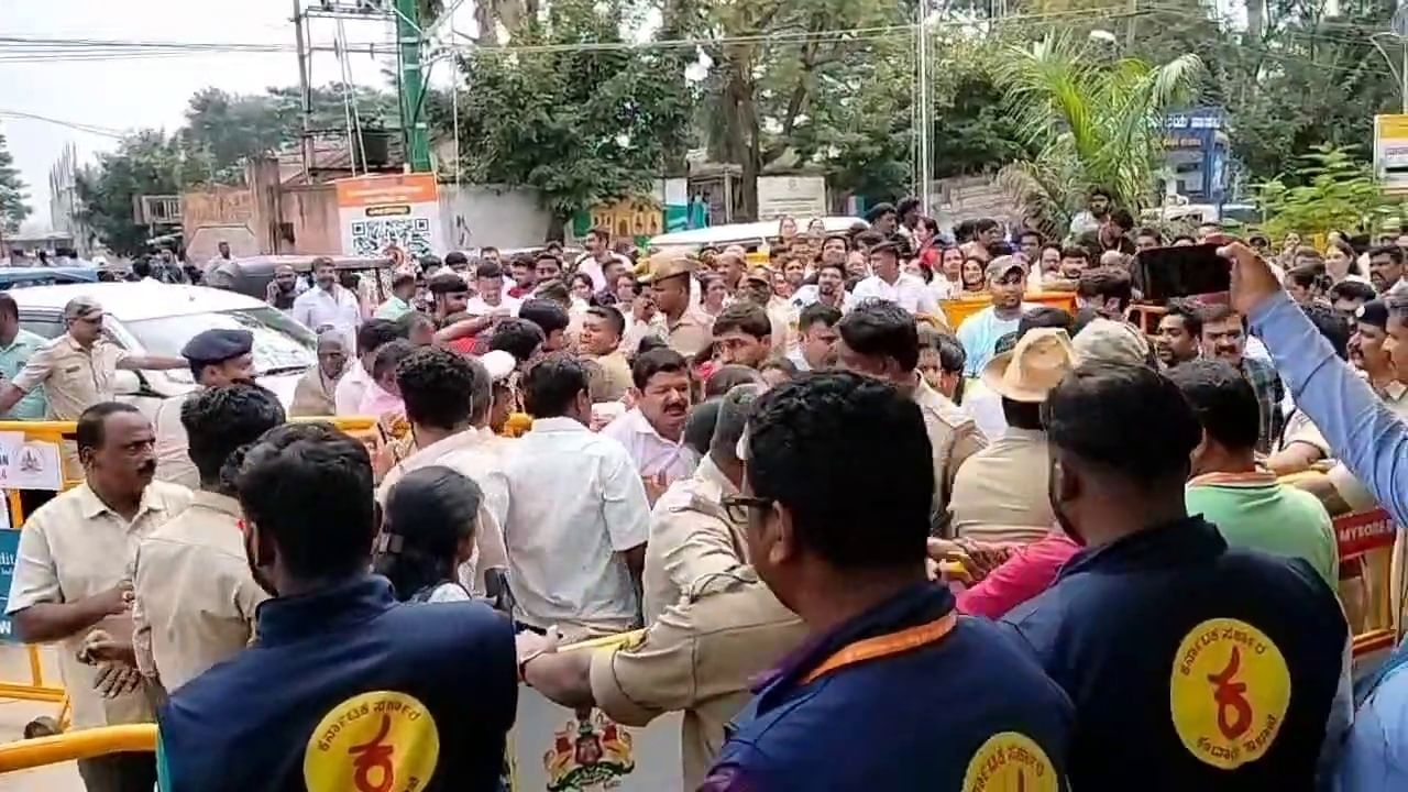 Hasanaamba Temple Darshan: Heavy Crowds, VIP Pass Chaos Leads to special darshan Ticket and bus Cancellation