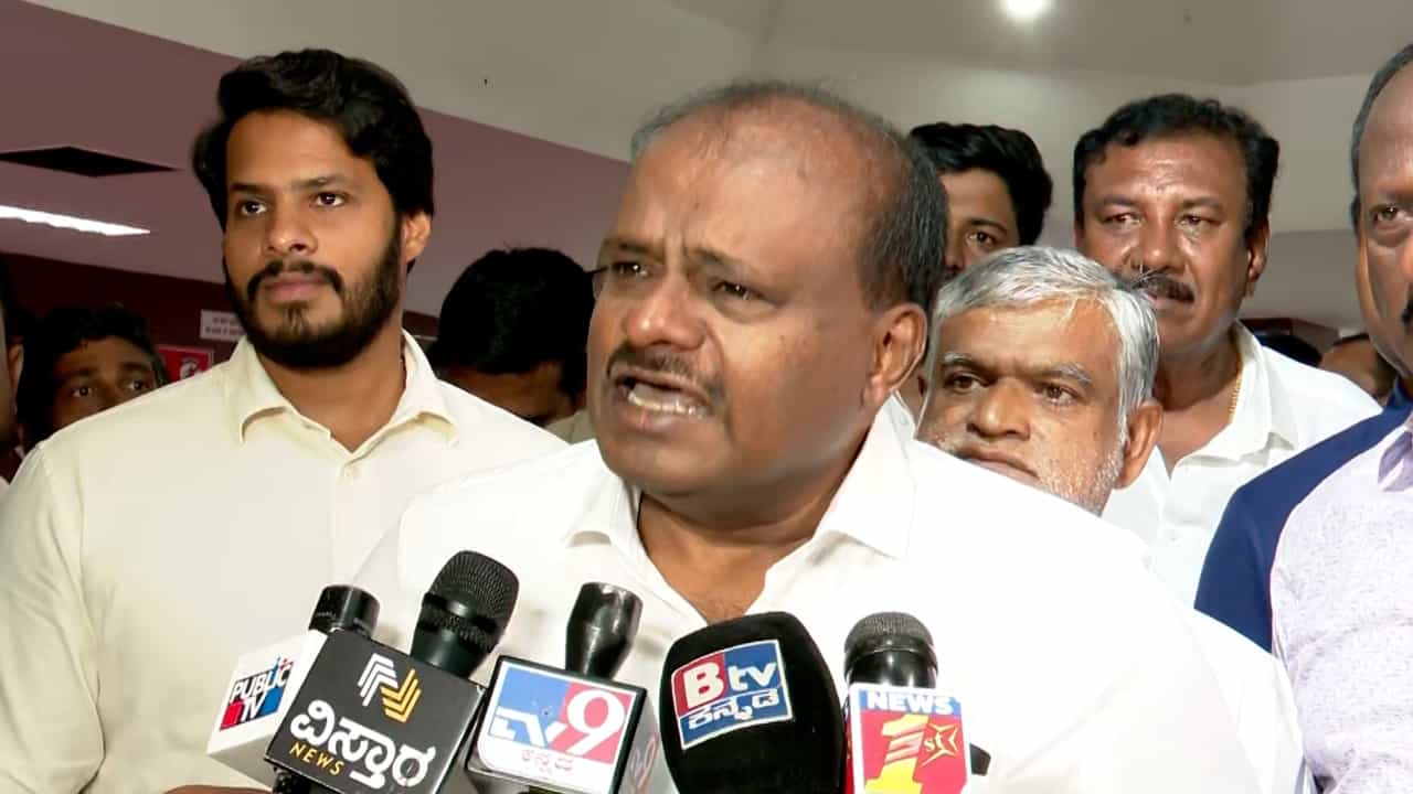 ಚನ್ನಪಟ್ಟಣ ಕ್ಷೇತ್ರದ ಎನ್ಡಿಎ ಅಭ್ಯರ್ಥಿಯಾಗಿ ನಿಖಿಲ್ ಕಣಕ್ಕೆ? ಕುತೂಹಲ ಕೆರಳಿಸಿದ ಹೆಚ್ಡಿ ಕುಮಾರಸ್ವಾಮಿ ನಡೆ ಚನ್ನಪಟ್ಟಣ ಕ್ಷೇತ್ರದ ಎನ್ಡಿಎ ಅಭ್ಯರ್ಥಿಯಾಗಿ ನಿಖಿಲ್ ಕಣಕ್ಕೆ? ಕುತೂಹಲ ಕೆರಳಿಸಿದ ಹೆಚ್ಡಿ ಕುಮಾರಸ್ವಾಮಿ ನಡೆ
