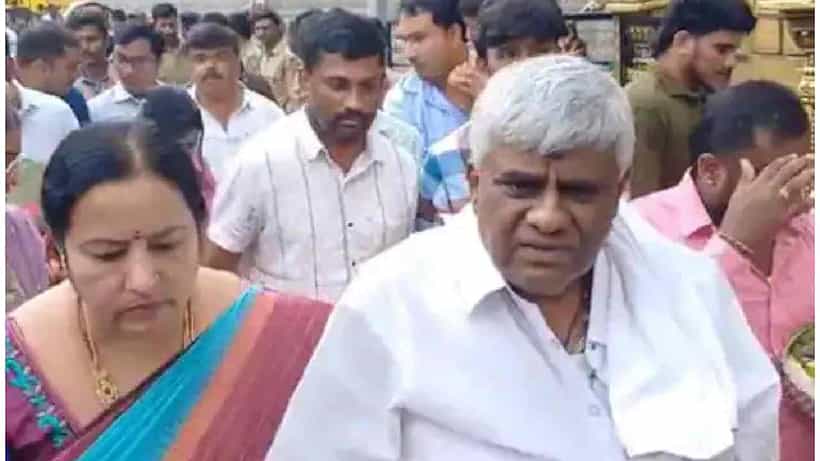 ಹಾಸನಾಂಬೆ ದರ್ಶನದ ಅವ್ಯವಸ್ಥೆ: ರೇವಣ್ಣ ಕೆಂಡಾಮಂಡಲ, ಡಿಸಿ ವಿರುದ್ಧ ತನಿಖೆಗೆ ಆಗ್ರಹ