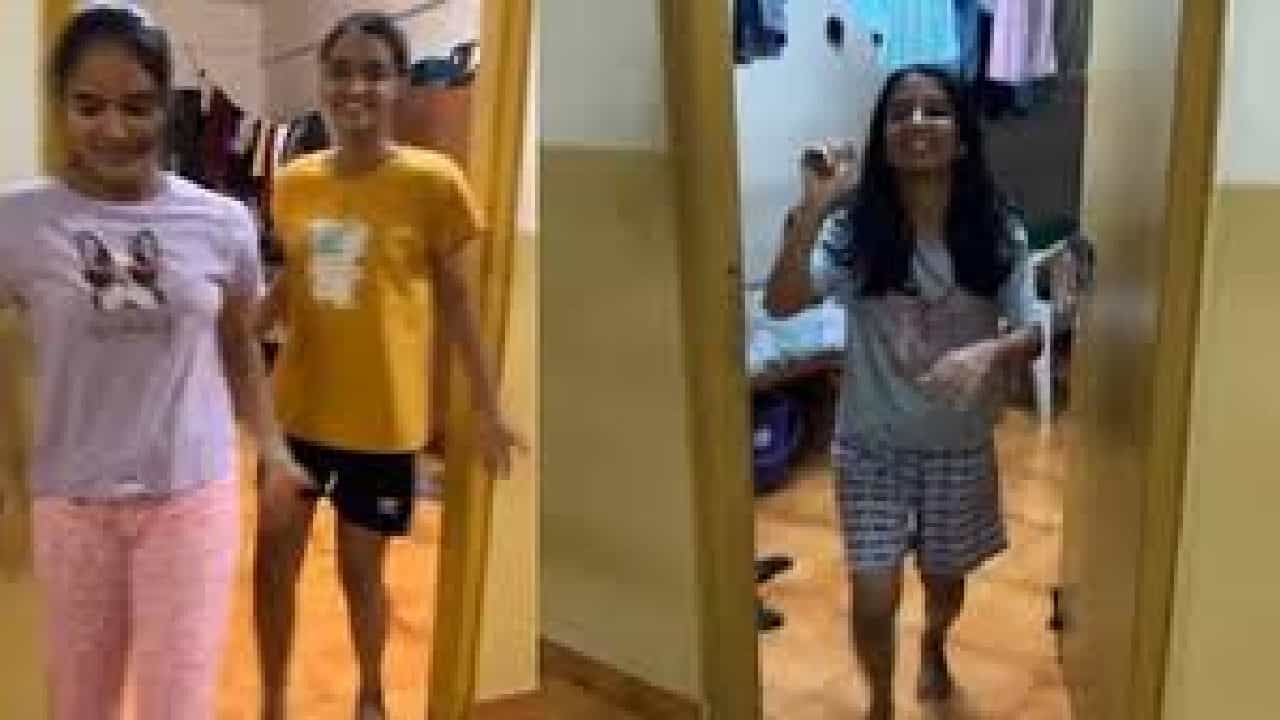 ಪರೀಕ್ಷೆಯ ಹಿಂದಿನ ರಾತ್ರಿ ಬೆಂಗಳೂರು ಹಾಸ್ಟೆಲ್ ಹುಡುಗೀರ ಡ್ಯಾನ್ಸ್ ಪರೀಕ್ಷೆಯ ಹಿಂದಿನ ರಾತ್ರಿ ಬೆಂಗಳೂರು ಹಾಸ್ಟೆಲ್ ಹುಡುಗೀರ ಡ್ಯಾನ್ಸ್