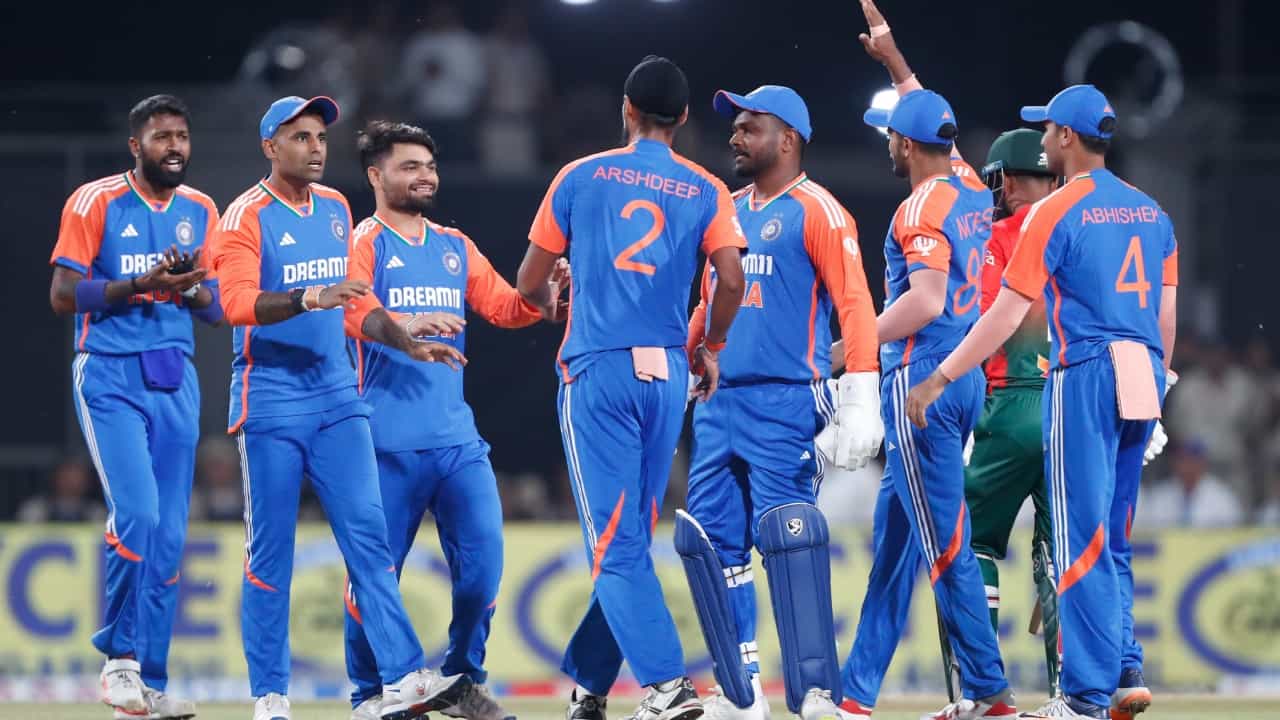 IND vs BAN: ಭಾರತ ಯುವ ಪಡೆಗೆ ಸುಲಭ ತುತ್ತಾದ ಬಾಂಗ್ಲಾದೇಶ IND vs BAN: ಭಾರತ ಯುವ ಪಡೆಗೆ ಸುಲಭ ತುತ್ತಾದ ಬಾಂಗ್ಲಾದೇಶ