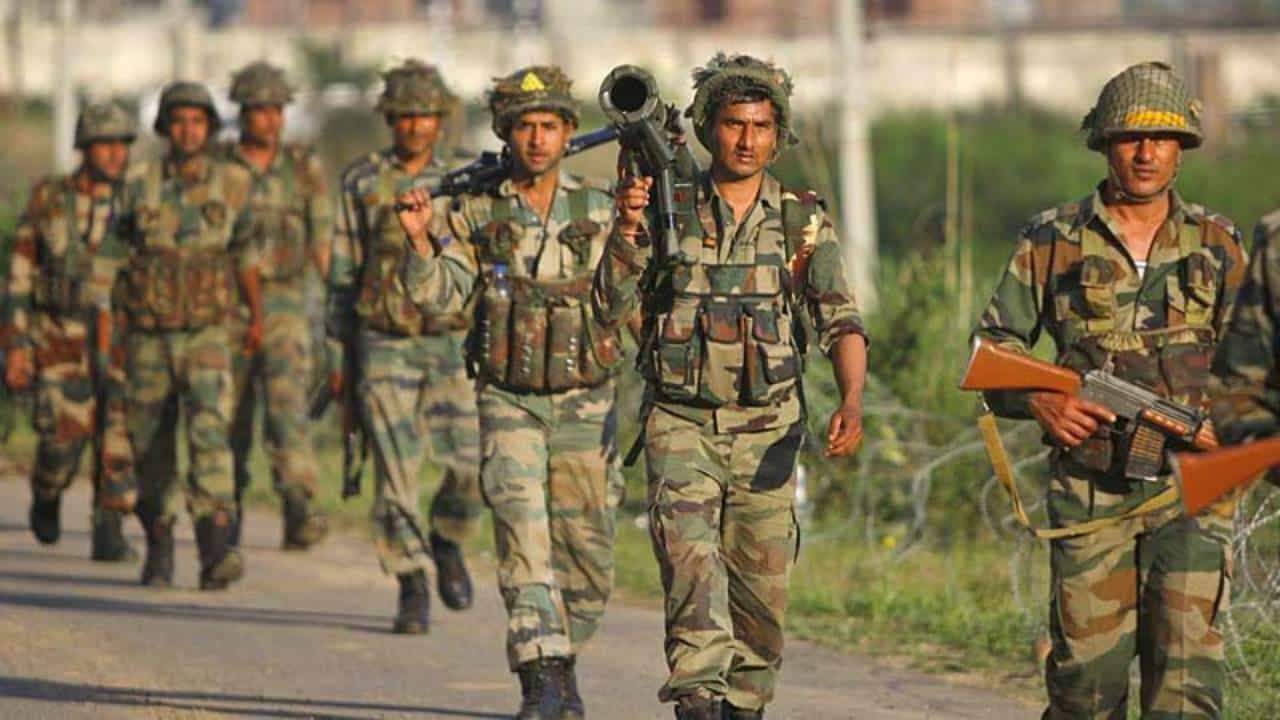 Terror Attack: ಜಮ್ಮು-ಕಾಶ್ಮೀರದಲ್ಲಿ ಸೇನಾ ವಾಹನದ ಮೇಲೆ ಉಗ್ರರ ದಾಳಿ Terror Attack: ಜಮ್ಮು-ಕಾಶ್ಮೀರದಲ್ಲಿ ಸೇನಾ ವಾಹನದ ಮೇಲೆ ಉಗ್ರರ ದಾಳಿ