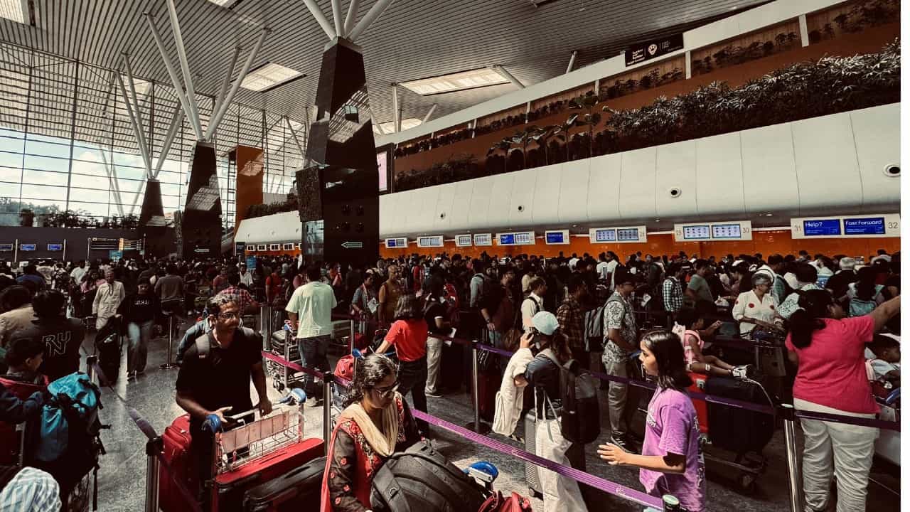 IndiGo Outage: ಇಂಡಿಗೋ ಏರ್ಲೈನ್ ಸರ್ವರ್ ಸಮಸ್ಯೆ; ವೆಬ್ಸೈಟ್ ಡೌನ್, ಪ್ರಯಾಣಿಕರ ಪರದಾಟ IndiGo Outage: ಇಂಡಿಗೋ ಏರ್ಲೈನ್ ಸರ್ವರ್ ಸಮಸ್ಯೆ; ವೆಬ್ಸೈಟ್ ಡೌನ್, ಪ್ರಯಾಣಿಕರ ಪರದಾಟ