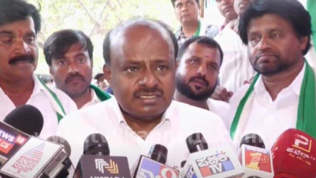 ಚನ್ನಪಟ್ಟಣ ಬೈ ಎಲೆಕ್ಷನ್ ಯಾವಾಗ: ಸ್ಫೋಟಕ ಸುಳಿವು ಕೊಟ್ಟ ಕುಮಾರಸ್ವಾಮಿ ಚನ್ನಪಟ್ಟಣ ಬೈ ಎಲೆಕ್ಷನ್ ಯಾವಾಗ: ಸ್ಫೋಟಕ ಸುಳಿವು ಕೊಟ್ಟ ಕುಮಾರಸ್ವಾಮಿ