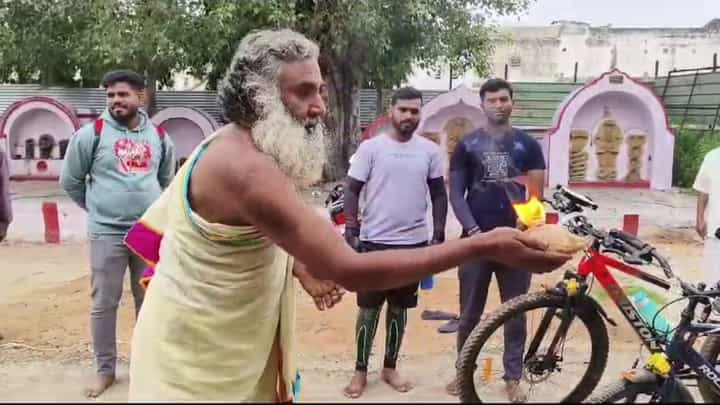 ಅಯೋಧ್ಯೆ ಬಾಲರಾಮನ ದರ್ಶನಕ್ಕೆ ಸೈಕಲ್ ಏರಿ ಹೊರಟ ಕೋಲಾರ ಯುವಕರು ಅಯೋಧ್ಯೆ ಬಾಲರಾಮನ ದರ್ಶನಕ್ಕೆ ಸೈಕಲ್ ಏರಿ ಹೊರಟ ಕೋಲಾರ ಯುವಕರು