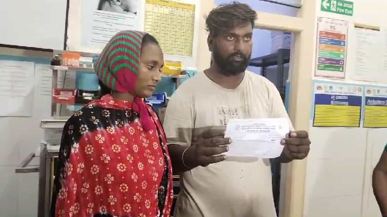 ಹೆಣ್ಣು ಮಗು ಹುಟ್ಟಿದೆಂದು ಹೇಳಿ 7 ದಿನ ಬಳಿಕ ಮೃತ ಗಂಡು ಮಗು ಕೊಟ್ರು; ಆಸ್ಪತ್ರೆ ಸಿಬ್ಬಂದಿ ಎಡವಟ್ಟು, ಪಾಲಕರು ಕಂಗಾಲು ಹೆಣ್ಣು ಮಗು ಹುಟ್ಟಿದೆಂದು ಹೇಳಿ 7 ದಿನ ಬಳಿಕ ಮೃತ ಗಂಡು ಮಗು ಕೊಟ್ರು; ಆಸ್ಪತ್ರೆ ಸಿಬ್ಬಂದಿ ಎಡವಟ್ಟು, ಪಾಲಕರು ಕಂಗಾಲು