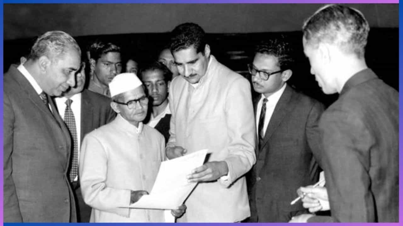 Lal Bahadur Shastri Jayanti 2024: ಶಾಸ್ತ್ರಿಜೀ ಅವರ ಜನ್ಮದಿನವನ್ನು ಏಕೆ ಆಚರಿಸಲಾಗುತ್ತದೆ? ಈ ದಿನದ ಇತಿಹಾಸ, ಮಹತ್ವವೇನು? Lal Bahadur Shastri Jayanti 2024: ಶಾಸ್ತ್ರಿಜೀ ಅವರ ಜನ್ಮದಿನವನ್ನು ಏಕೆ ಆಚರಿಸಲಾಗುತ್ತದೆ? ಈ ದಿನದ ಇತಿಹಾಸ, ಮಹತ್ವವೇನು?