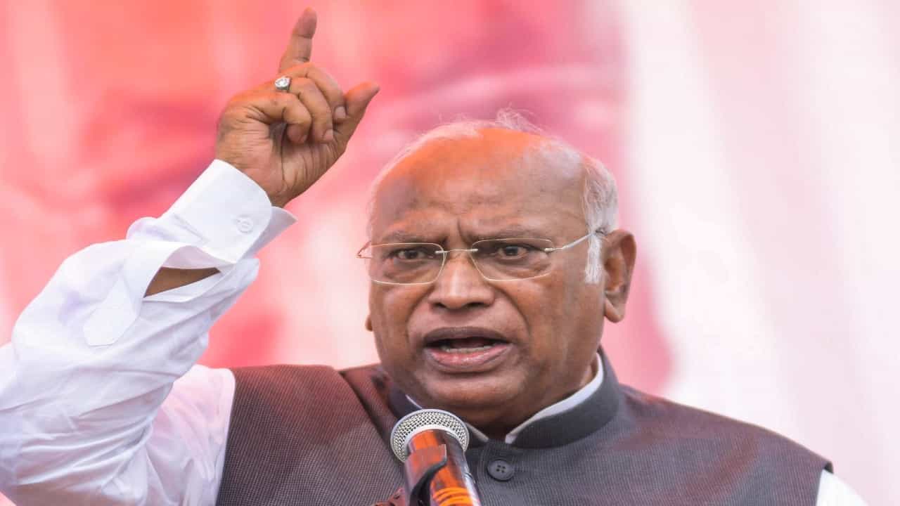 ಬಿಜೆಪಿ ಭಯೋತ್ಪಾದಕರ ಪಕ್ಷ: ಕಾಂಗ್ರೆಸ್ ಮುಖ್ಯಸ್ಥ ಮಲ್ಲಿಕಾರ್ಜುನ ಖರ್ಗೆ ಬಿಜೆಪಿ ಭಯೋತ್ಪಾದಕರ ಪಕ್ಷ: ಕಾಂಗ್ರೆಸ್ ಮುಖ್ಯಸ್ಥ ಮಲ್ಲಿಕಾರ್ಜುನ ಖರ್ಗೆ