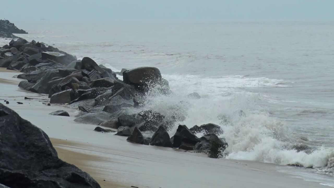 Karnataka Rains: Flood at Yallamma Devi temple ​​Athani, landslide in chikkamagaluru, IMD alert details here in Kannada