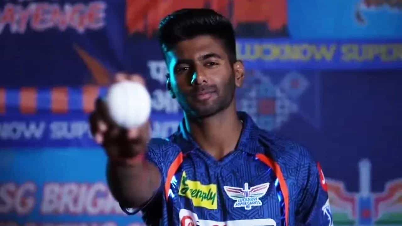 IPL 2025: ಐಪಿಎಲ್ ಮೆಗಾ ಹರಾಜಿಗೂ ಮುನ್ನ ಲಕ್ನೋ ಸೂಪರ್ ಜೈಂಟ್ಸ್ ಫ್ರಾಂಚೈಸಿಯು ಯುವ ವೇಗಿ ಮಯಾಂಕ್ ಯಾದವ್ ಅವರನ್ನು ರಿಟೈನ್ ಮಾಡಿಕೊಳ್ಳಲಿದೆ ಎಂದು ವರದಿಯಾಗಿದೆ. ಅದು ಕೂಡ ಬರೋಬ್ಬರಿ 14 ಕೋಟಿ ರೂ. ನೀಡುವ ಮೂಲಕ..!