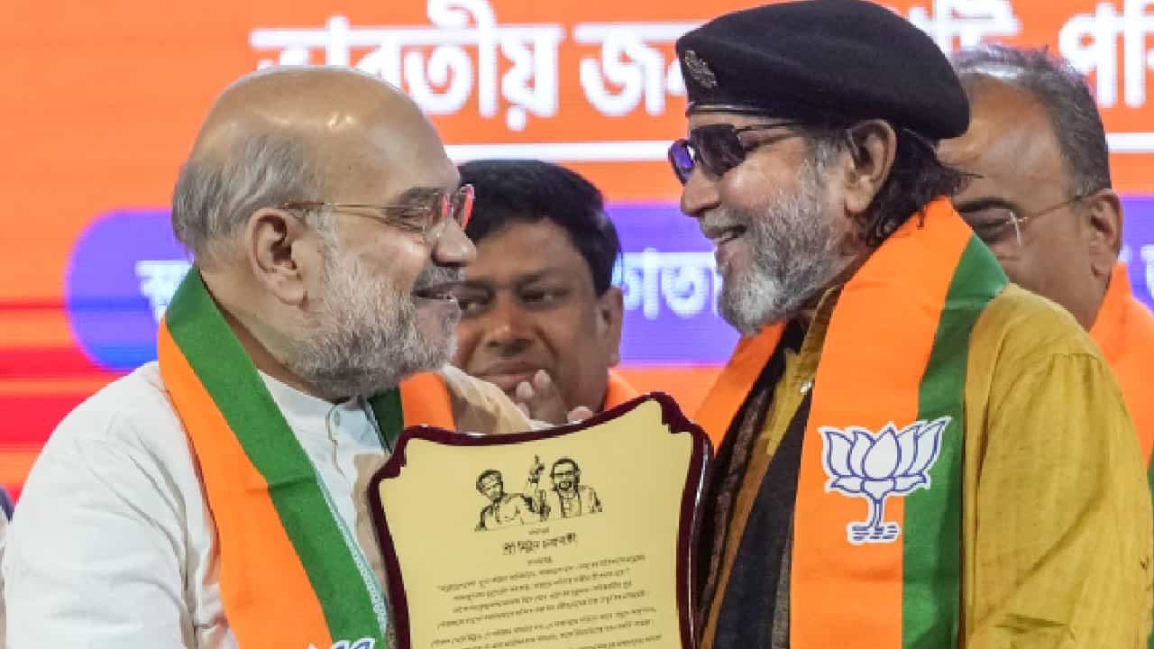 ಕೊಚ್ಚಿ ಹಾಕಿ, ಹೂತು ಹಾಕಿ; ಕೊಲ್ಕತ್ತಾ ರ್ಯಾಲಿಯಲ್ಲಿ ಮಿಥುನ್ ಚಕ್ರವರ್ತಿ ಅಬ್ಬರ ಕೊಚ್ಚಿ ಹಾಕಿ, ಹೂತು ಹಾಕಿ; ಕೊಲ್ಕತ್ತಾ ರ್ಯಾಲಿಯಲ್ಲಿ ಮಿಥುನ್ ಚಕ್ರವರ್ತಿ ಅಬ್ಬರ