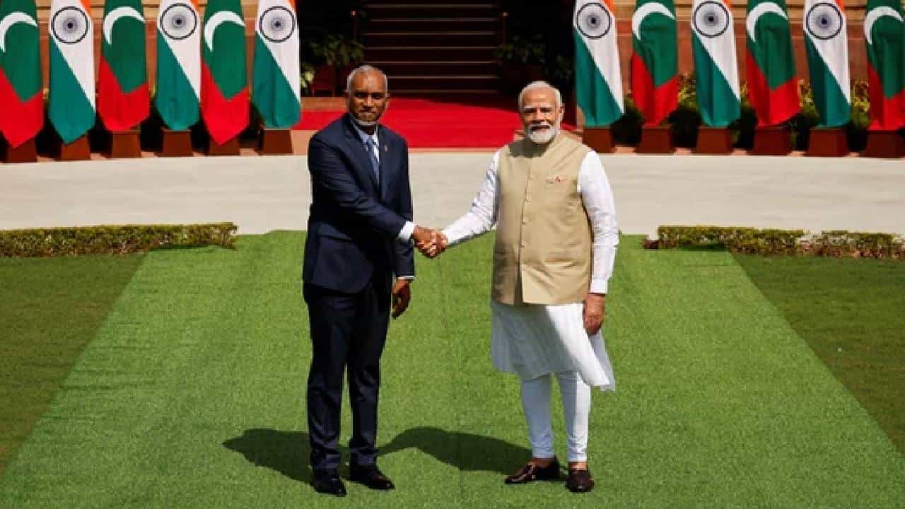 ತಾಜ್ಮಹಲ್ಗೆ ಮಾಲ್ಡೀವ್ಸ್ ಅಧ್ಯಕ್ಷ ಮುಯಿಝು ಭೇಟಿ, 2 ಗಂಟೆಗಳ ಕಾಲ ಸಾರ್ವಜನಿಕರ ಪ್ರವೇಶ ನಿಷೇಧ ತಾಜ್ಮಹಲ್ಗೆ ಮಾಲ್ಡೀವ್ಸ್ ಅಧ್ಯಕ್ಷ ಮುಯಿಝು ಭೇಟಿ, 2 ಗಂಟೆಗಳ ಕಾಲ ಸಾರ್ವಜನಿಕರ ಪ್ರವೇಶ ನಿಷೇಧ