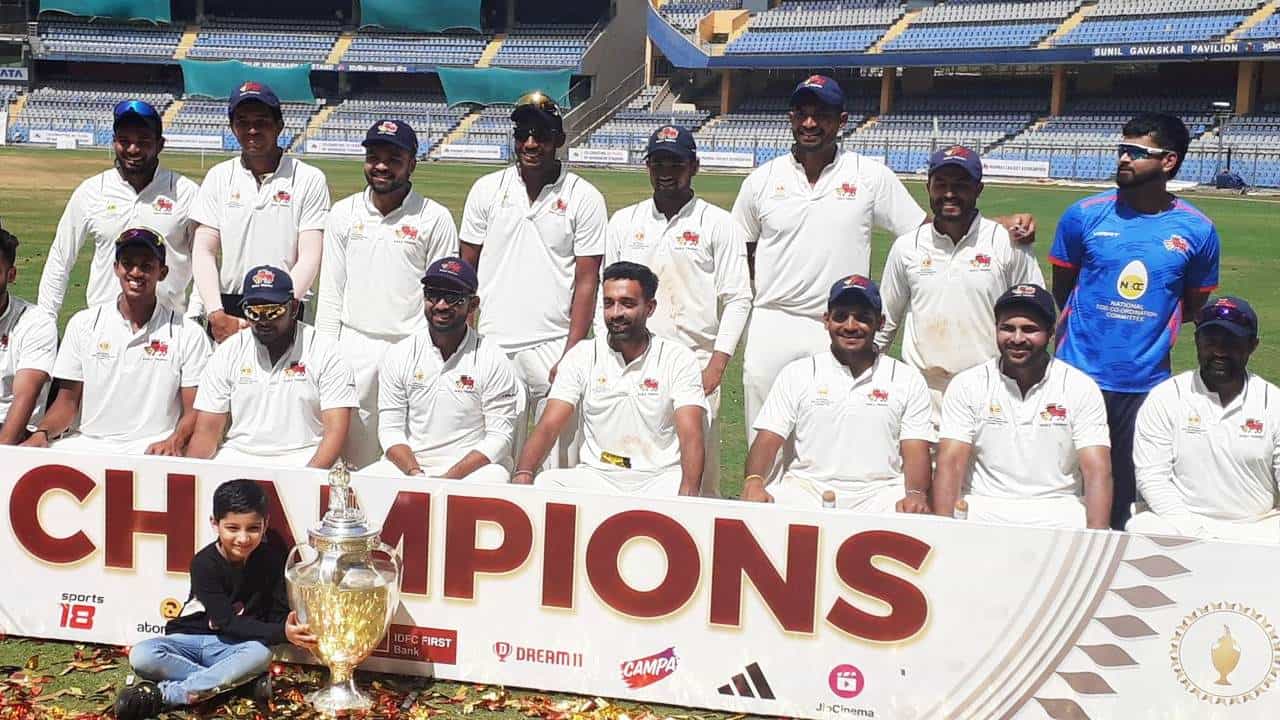 Irani Cup 2024: 27 ವರ್ಷಗಳ ಬಳಿಕ ಇರಾನಿ ಕಪ್ ಎತ್ತಿ ಹಿಡಿದ ಮುಂಬೈ ತಂಡ Irani Cup 2024: 27 ವರ್ಷಗಳ ಬಳಿಕ ಇರಾನಿ ಕಪ್ ಎತ್ತಿ ಹಿಡಿದ ಮುಂಬೈ ತಂಡ