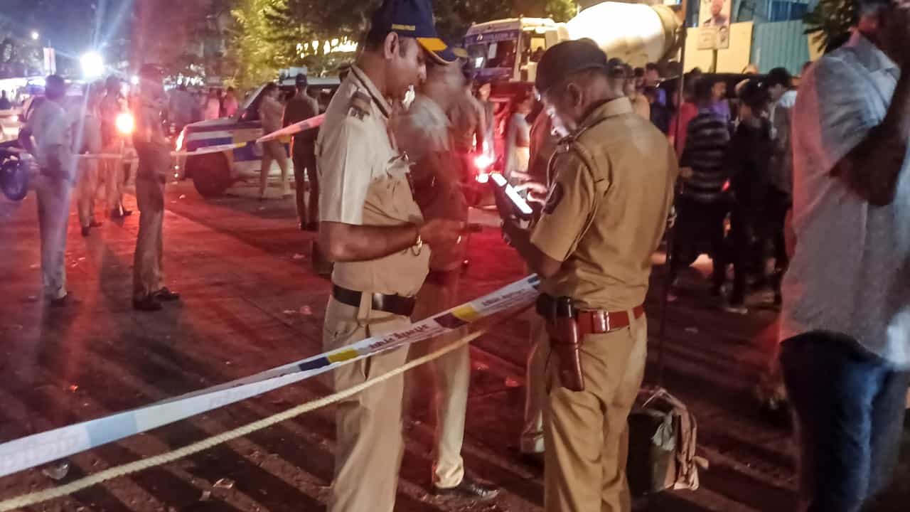 ಬಾಬಾ ಸಿದ್ದಿಕ್ ಹತ್ಯೆ ಪ್ರಕರಣ: ಹಂತಕರ ಪತ್ತೆಗೆ ದೇಶದಾದ್ಯಂತ ಬಲೆ ಬೀಸಿದ ಪೊಲೀಸ್ ಬಾಬಾ ಸಿದ್ದಿಕ್ ಹತ್ಯೆ ಪ್ರಕರಣ: ಹಂತಕರ ಪತ್ತೆಗೆ ದೇಶದಾದ್ಯಂತ ಬಲೆ ಬೀಸಿದ ಪೊಲೀಸ್