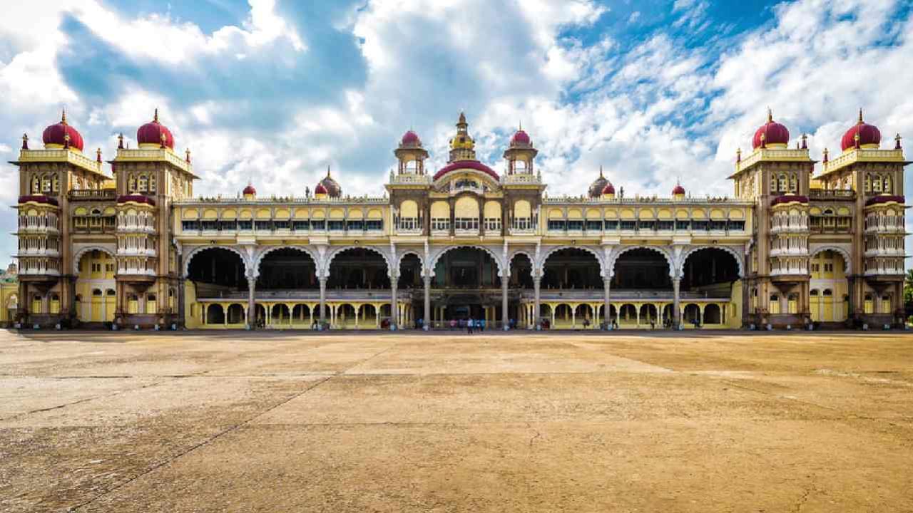 ನಾಳೆಯಿಂದ ಮೈಸೂರು ಅರಮನೆ ಪ್ರವೇಶ ದರ ಹೆಚ್ಚಳ: ದರ ಪಟ್ಟಿ ಇಲ್ಲಿದೆ ನಾಳೆಯಿಂದ ಮೈಸೂರು ಅರಮನೆ ಪ್ರವೇಶ ದರ ಹೆಚ್ಚಳ: ದರ ಪಟ್ಟಿ ಇಲ್ಲಿದೆ