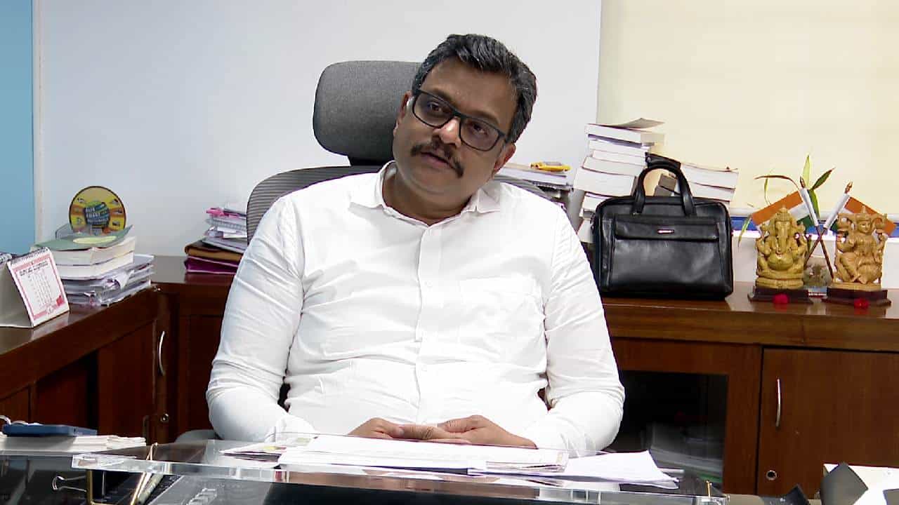 ವೈಟ್ ಬೋರ್ಡ್ ವಾಹನಗಳಿಗೆ ಬ್ರೇಕ್ ಹಾಕಲು ಮುಂದಾದ ಸಾರಿಗೆ ಇಲಾಖೆ; ಪ್ರಮೋಷನ್ ರೀಲ್ಸ್ ಮಾಡುವವರ ಮೇಲೆ ಹದ್ದಿನ ಕಣ್ಣು ವೈಟ್ ಬೋರ್ಡ್ ವಾಹನಗಳಿಗೆ ಬ್ರೇಕ್ ಹಾಕಲು ಮುಂದಾದ ಸಾರಿಗೆ ಇಲಾಖೆ; ಪ್ರಮೋಷನ್ ರೀಲ್ಸ್ ಮಾಡುವವರ ಮೇಲೆ ಹದ್ದಿನ ಕಣ್ಣು