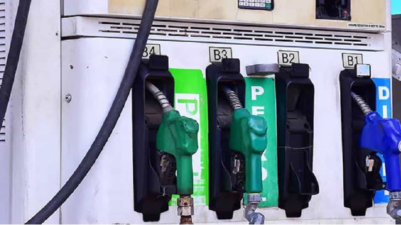 Petrol Diesel Price on October 11:ಗುಜರಾತ್, ರಾಜಸ್ಥಾನದಲ್ಲಿ ಪೆಟ್ರೋಲ್, ಡೀಸೆಲ್ ಬೆಲೆ ಇಳಿಕೆ Petrol Diesel Price on October 11:ಗುಜರಾತ್, ರಾಜಸ್ಥಾನದಲ್ಲಿ ಪೆಟ್ರೋಲ್, ಡೀಸೆಲ್ ಬೆಲೆ ಇಳಿಕೆ