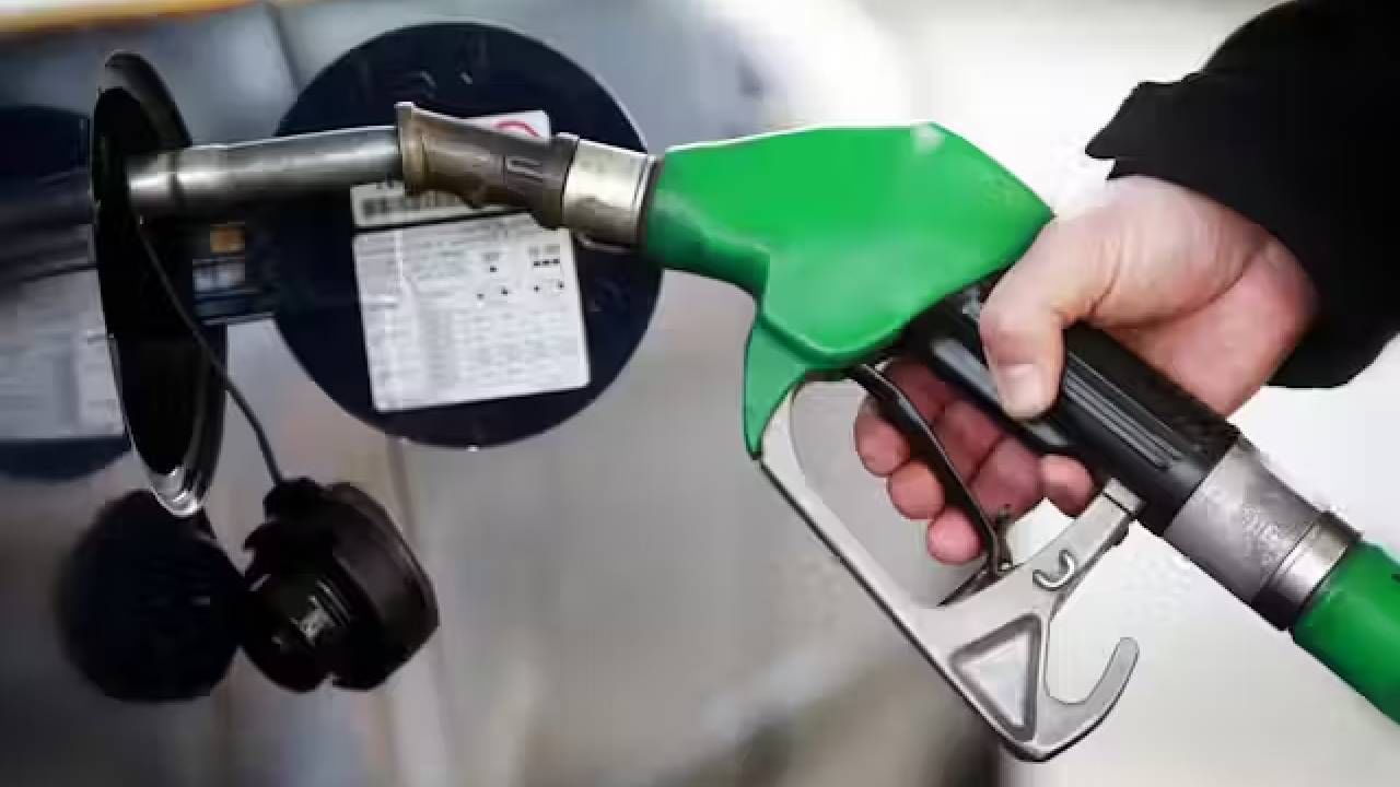 Petrol Diesel Price on October 16: ಮಹಾರಾಷ್ಟ್ರ, ಉತ್ತರ ಪ್ರದೇಶದಲ್ಲಿ ಪೆಟ್ರೋಲ್ ಬೆಲೆ ಏರಿಕೆ