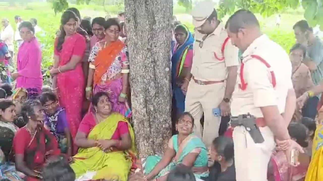 ತೆಲಂಗಾಣ: ಇಬ್ಬರು ಮಕ್ಕಳನ್ನು ಬಾವಿಗೆ ತಳ್ಳಿ, ತಾನೂ ಆತ್ಮಹತ್ಯೆಗೆ ಶರಣಾದ ತಂದೆ ತೆಲಂಗಾಣ: ಇಬ್ಬರು ಮಕ್ಕಳನ್ನು ಬಾವಿಗೆ ತಳ್ಳಿ, ತಾನೂ ಆತ್ಮಹತ್ಯೆಗೆ ಶರಣಾದ ತಂದೆ