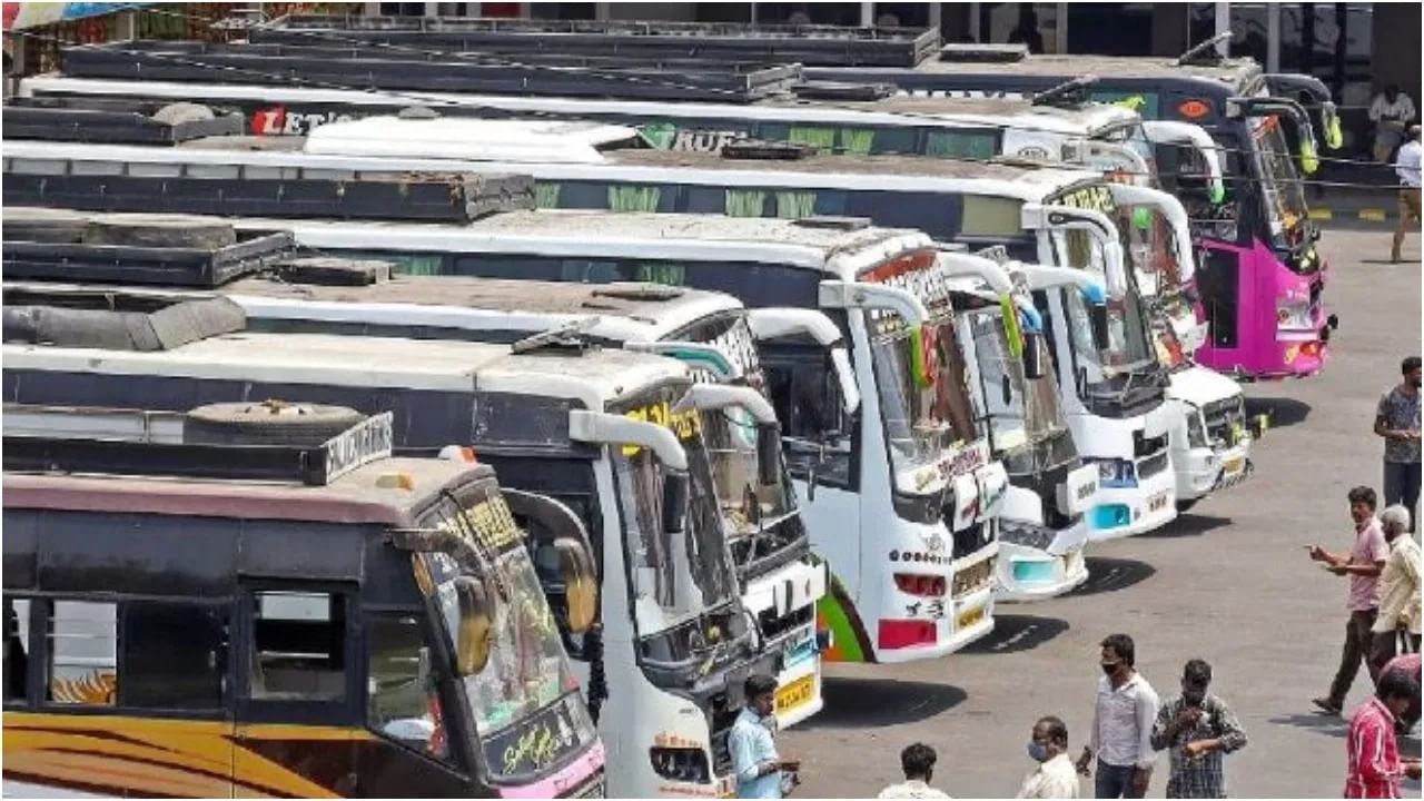 ದೀಪಾವಳಿ: ಆರ್ಟಿಒ ಎಚ್ಚರಿಕೆಗೂ ಬಗ್ಗದ ಖಾಸಗಿ ಬಸ್ಗಳು, ಗಗನಕ್ಕೇರಿದ ಟಿಕೆಟ್ ದರ ದೀಪಾವಳಿ: ಆರ್ಟಿಒ ಎಚ್ಚರಿಕೆಗೂ ಬಗ್ಗದ ಖಾಸಗಿ ಬಸ್ಗಳು, ಗಗನಕ್ಕೇರಿದ ಟಿಕೆಟ್ ದರ