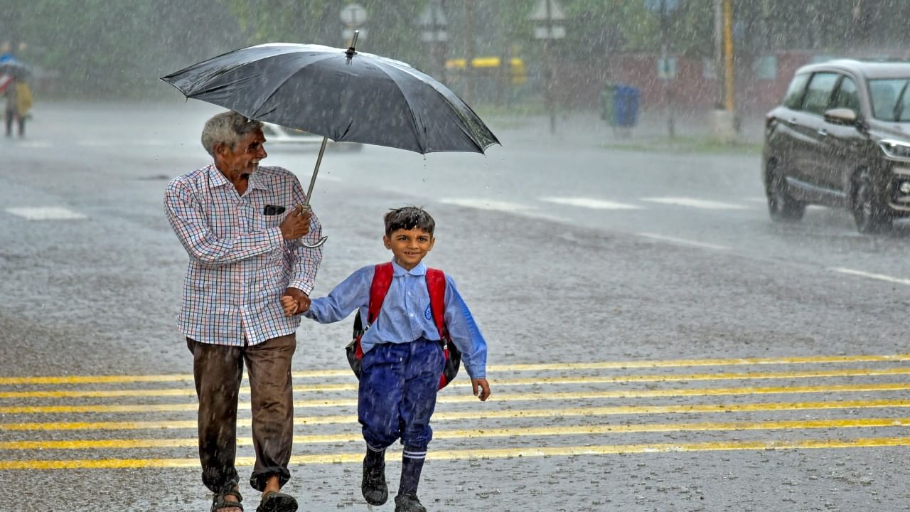 Karnataka weather: ಬೆಂಗಳೂರಲ್ಲಿ ಮುಂಜಾನೆಯಿಂದಲೇ ಮಳೆ, ವಿವಿಧ ಜಿಲ್ಲೆಗಳಲ್ಲಿ 3 ದಿನ ಭಾರೀ ಮಳೆಯ ಮುನ್ಸೂಚನೆ