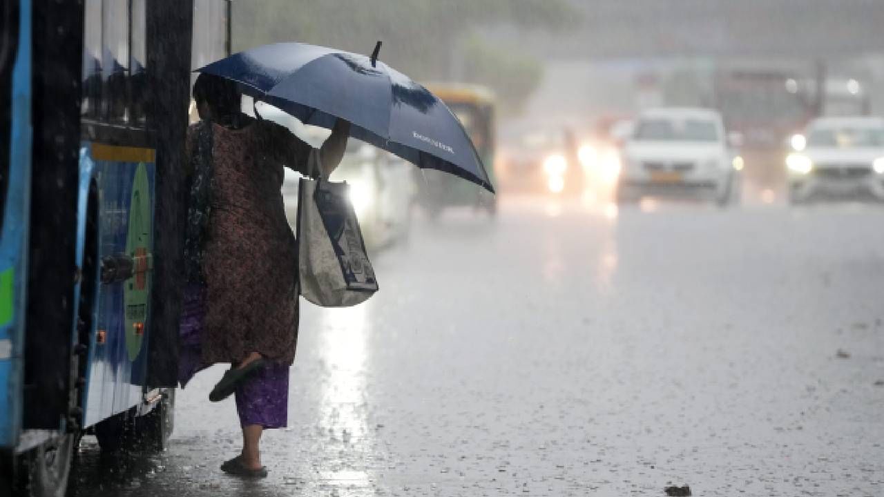 Karnataka Rains: ಕರ್ನಾಟಕದ ಕರಾವಳಿ ಸೇರಿ ರಾಜ್ಯದ 7 ಜಿಲ್ಲೆಗಳಲ್ಲಿ ಭಾರಿ ಮಳೆ, ಯೆಲ್ಲೋ ಅಲರ್ಟ್​