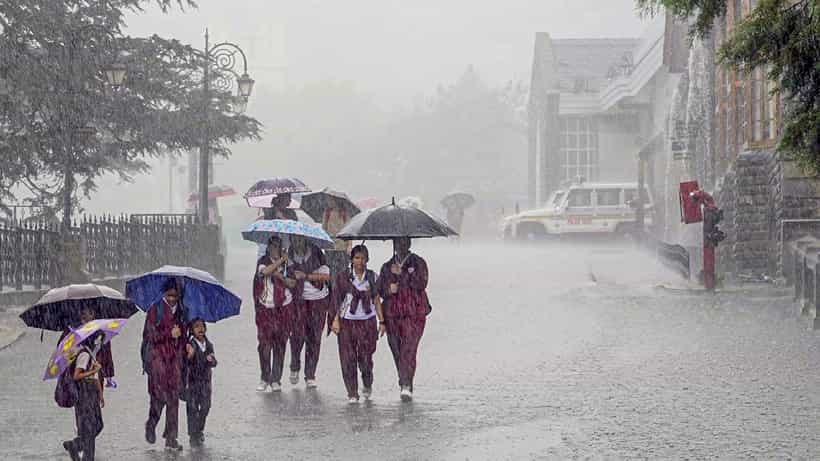 Karnataka Rains: ಬೆಂಗಳೂರು ಸೇರಿ ಕರ್ನಾಟಕದ 20 ಜಿಲ್ಲೆಗಳಲ್ಲಿ ಭಾರಿ ಮಳೆ, ಯೆಲ್ಲೋ ಅಲರ್ಟ್