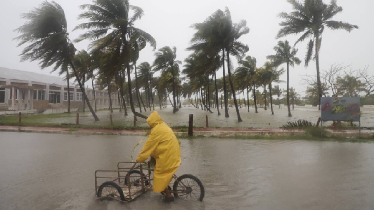 Karnataka Rains: ಮುಂದಿನ ಒಂದು ವಾರ ಬೆಂಗಳೂರು ಸೇರಿ ಕರ್ನಾಟಕದ ಹಲವೆಡೆ ಮಳೆ Karnataka Rains: ಮುಂದಿನ ಒಂದು ವಾರ ಬೆಂಗಳೂರು ಸೇರಿ ಕರ್ನಾಟಕದ ಹಲವೆಡೆ ಮಳೆ