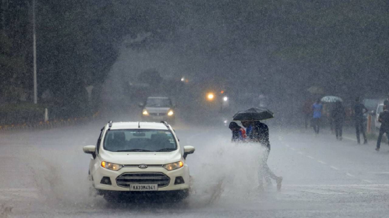 Karnataka Rains: ಚಂಡಮಾರುತ: ಬೆಂಗಳೂರು ಸೇರಿ ಕರ್ನಾಟಕದ 25 ಜಿಲ್ಲೆಗಳಲ್ಲಿ ಧಾರಾಕಾರ ಮಳೆ