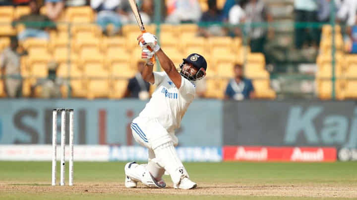 IND vs NZ: ಬರೋಬ್ಬರಿ 107 ಮೀ. ಉದ್ದದ ಸಿಕ್ಸರ್ ಸಿಡಿಸಿದ ಪಂತ್! ಹುಚ್ಚೆದ್ದು ಕುಣಿದ ಫ್ಯಾನ್ಸ್; ವಿಡಿಯೋ ನೋಡಿ IND vs NZ: ಬರೋಬ್ಬರಿ 107 ಮೀ. ಉದ್ದದ ಸಿಕ್ಸರ್ ಸಿಡಿಸಿದ ಪಂತ್! ಹುಚ್ಚೆದ್ದು ಕುಣಿದ ಫ್ಯಾನ್ಸ್; ವಿಡಿಯೋ ನೋಡಿ