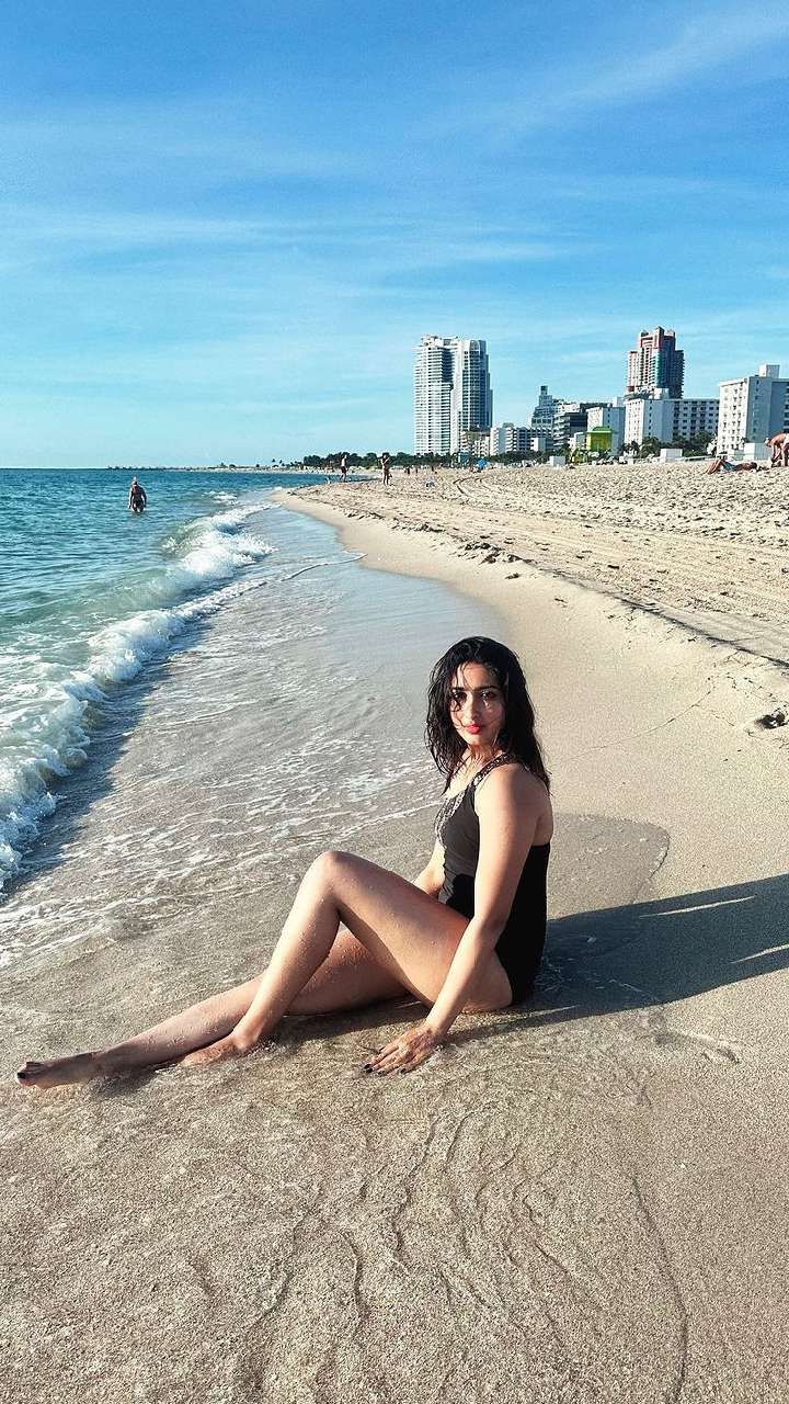 Saanya Iyer (21)