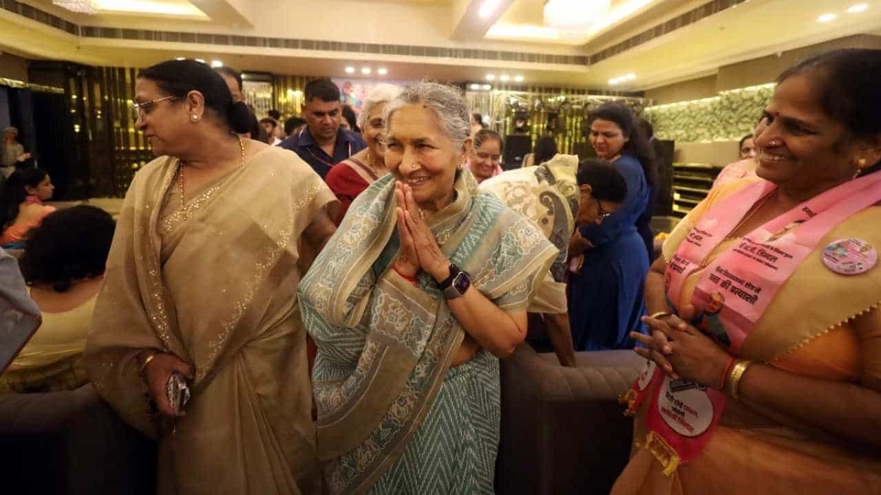 ಬಿಜೆಪಿ, ಕಾಂಗ್ರೆಸ್ ಅಭ್ಯರ್ಥಿಗಳನ್ನು ಸೋಲಿಸಿದ ಭಾರತದ ಅತ್ಯಂತ ಶ್ರೀಮಂತ ಮಹಿಳೆ ಸಾವಿತ್ರಿ ಜಿಂದಾಲ್ ಬಿಜೆಪಿ, ಕಾಂಗ್ರೆಸ್ ಅಭ್ಯರ್ಥಿಗಳನ್ನು ಸೋಲಿಸಿದ ಭಾರತದ ಅತ್ಯಂತ ಶ್ರೀಮಂತ ಮಹಿಳೆ ಸಾವಿತ್ರಿ ಜಿಂದಾಲ್