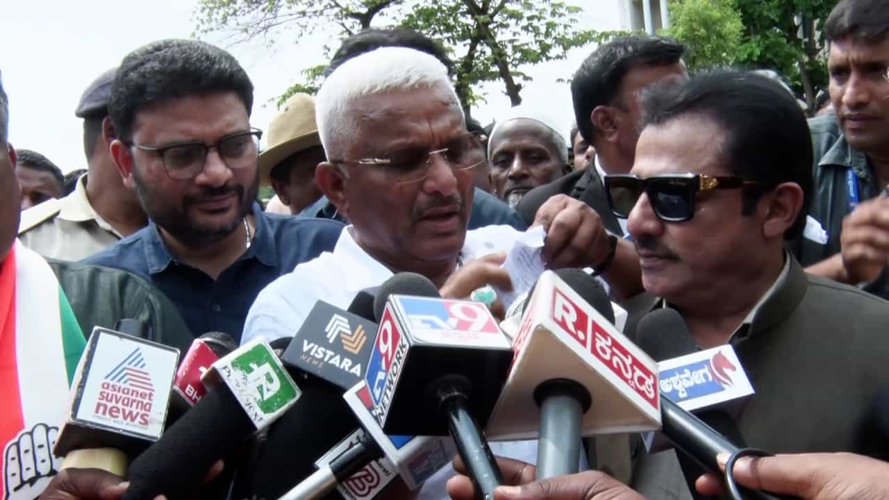ಶಿಗ್ಗಾಂವಿ ಉಪಚುನಾವಣೆ: ಸಂತರ ನಾಡಿನಲ್ಲಿ ಉಪಚುನಾವಣೆ ಕಾವು, ಬಿಜೆಪಿ ಭದ್ರಕೋಟೆ ಛಿದ್ರ ಮಾಡಲು ಕಾಂಗ್ರೆಸ್ ತಂತ್ರ ಶಿಗ್ಗಾಂವಿ ಉಪಚುನಾವಣೆ: ಸಂತರ ನಾಡಿನಲ್ಲಿ ಉಪಚುನಾವಣೆ ಕಾವು, ಬಿಜೆಪಿ ಭದ್ರಕೋಟೆ ಛಿದ್ರ ಮಾಡಲು ಕಾಂಗ್ರೆಸ್ ತಂತ್ರ