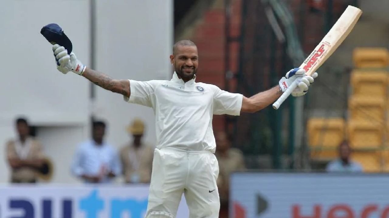 Shikhar Dhawan foi expulso por um postigo nas primeiras entradas contra a Nova Zelândia em 2014, em Auckland. Mas no segundo turno ele marcou 115 corridas. Ao fazer isso, ele se tornou o primeiro batedor a marcar um século contra os Kiwis.