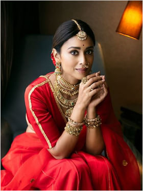 ದೀಪಾವಳಿ ಹಬ್ಬದ ಸಡಗರ; ಶ್ರೀಯಾ ಶರಣ್ ಮೈ ತುಂಬಾ ಬಂಗಾರ