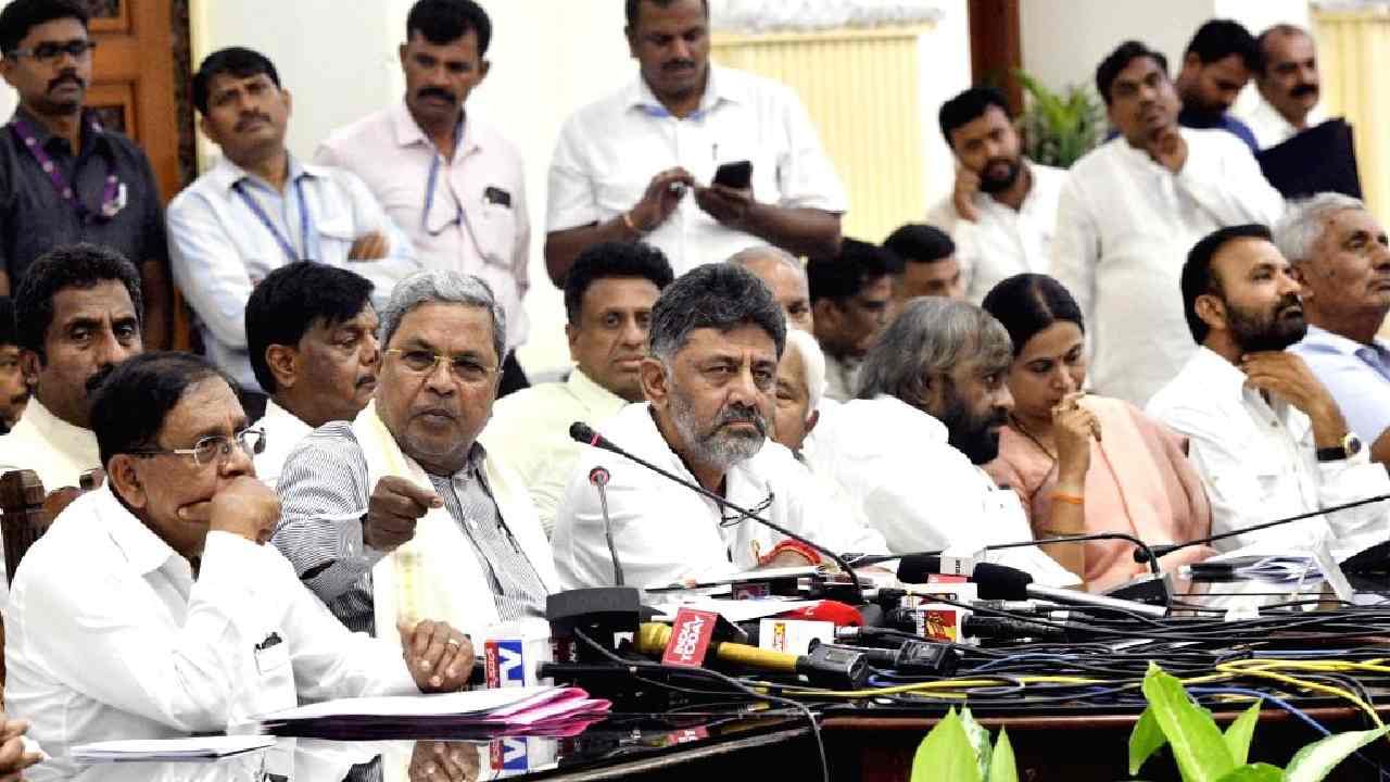 ಪರಿಶಿಷ್ಟ ಜಾತಿಗೆ ಒಳ ಮೀಸಲಾತಿ ಕಲ್ಪಿಸಲು ಸಿದ್ದರಾಮ್ಯಯ ನೇತೃತ್ವದ ಸಚಿವ ಸಂಪುಟ ತೀರ್ಮಾನ ಪರಿಶಿಷ್ಟ ಜಾತಿಗೆ ಒಳ ಮೀಸಲಾತಿ ಕಲ್ಪಿಸಲು ಸಿದ್ದರಾಮ್ಯಯ ನೇತೃತ್ವದ ಸಚಿವ ಸಂಪುಟ ತೀರ್ಮಾನ