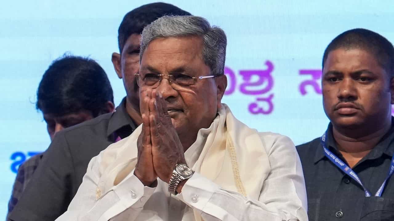 ಮುಡಾ ಹಗರಣ ಸಂಕಷ್ಟದ ನಡುವೆ ವರುಣಾ ಕ್ಷೇತ್ರಕ್ಕೆ ಸಿಎಂ ಸಿದ್ದರಾಮಯ್ಯ ಬಿಗ್ ಗಿಫ್ಟ್ ಮುಡಾ ಹಗರಣ ಸಂಕಷ್ಟದ ನಡುವೆ ವರುಣಾ ಕ್ಷೇತ್ರಕ್ಕೆ ಸಿಎಂ ಸಿದ್ದರಾಮಯ್ಯ ಬಿಗ್ ಗಿಫ್ಟ್