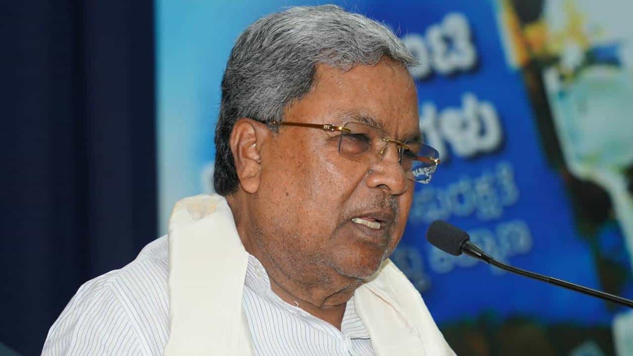 ಅಕ್ಟೋಬರ್ 23ರಿಂದ 3 ದಿನ ಕಿತ್ತೂರು ವಿಜಯ ಉತ್ಸವ ಆಚರಣೆ: ಸಿಎಂ ಸಿದ್ದರಾಮಯ್ಯ ಘೋಷಣೆ ಅಕ್ಟೋಬರ್ 23ರಿಂದ 3 ದಿನ ಕಿತ್ತೂರು ವಿಜಯ ಉತ್ಸವ ಆಚರಣೆ: ಸಿಎಂ ಸಿದ್ದರಾಮಯ್ಯ ಘೋಷಣೆ