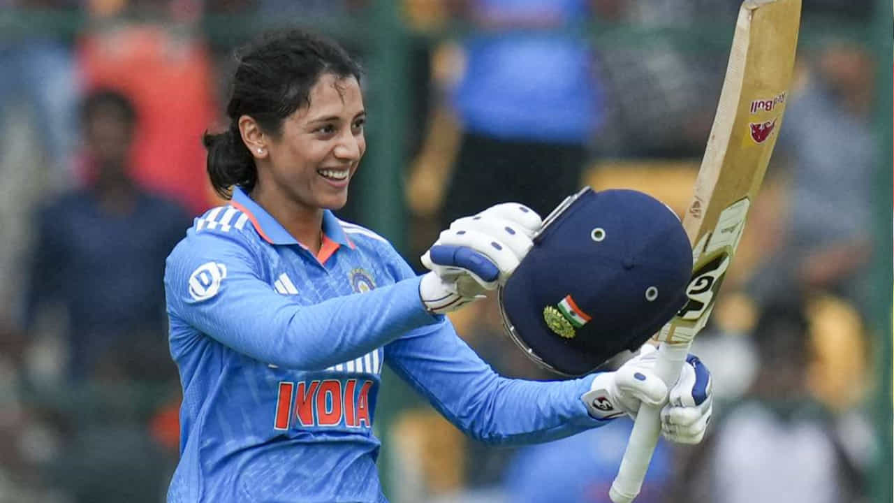 IND vs NZ: ಕಿವೀಸ್ ಕಿವಿ ಹಿಂಡಿ ದಾಖಲೆಯ ಏಕದಿನ ಶತಕ ಸಿಡಿಸಿದ ಸ್ಮೃತಿ ಮಂಧಾನ IND vs NZ: ಕಿವೀಸ್ ಕಿವಿ ಹಿಂಡಿ ದಾಖಲೆಯ ಏಕದಿನ ಶತಕ ಸಿಡಿಸಿದ ಸ್ಮೃತಿ ಮಂಧಾನ