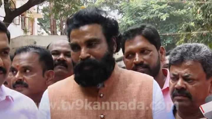 ನಾಮಪತ್ರ ಸಲ್ಲಿಕೆಯಾದ ಬಳಿಕ ಪ್ರಚಾರಕ್ಕೆ ಬರುತ್ತೇನೆಂದು ರಾಜ್ಯಾಧ್ಯಕ್ಷರಿಗೆ ಹೇಳಿದ್ದೆ: ಬಿ ಶ್ರೀರಾಮುಲು ನಾಮಪತ್ರ ಸಲ್ಲಿಕೆಯಾದ ಬಳಿಕ ಪ್ರಚಾರಕ್ಕೆ ಬರುತ್ತೇನೆಂದು ರಾಜ್ಯಾಧ್ಯಕ್ಷರಿಗೆ ಹೇಳಿದ್ದೆ: ಬಿ ಶ್ರೀರಾಮುಲು