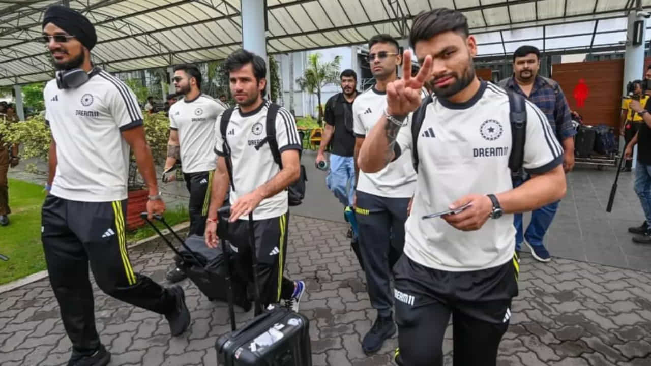 IND vs BAN: 2ನೇ ಟಿ20 ಪಂದ್ಯಕ್ಕಾಗಿ ದೆಹಲಿಗೆ ಬಂದಿಳಿದ ಟೀಂ ಇಂಡಿಯಾ IND vs BAN: 2ನೇ ಟಿ20 ಪಂದ್ಯಕ್ಕಾಗಿ ದೆಹಲಿಗೆ ಬಂದಿಳಿದ ಟೀಂ ಇಂಡಿಯಾ