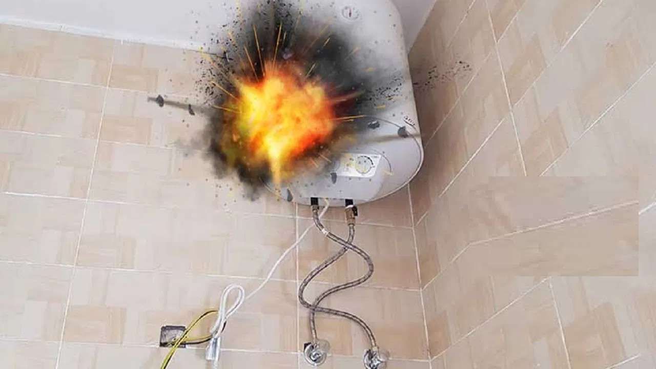 Geyser Blast: ಗೀಸರ್ ಬಳಸುವಾಗ ಈ ತಪ್ಪುಗಳನ್ನು ಮಾಡಬೇಡಿ: ಸ್ಫೋಟವಾಗುತ್ತೆ ಎಚ್ಚರ Geyser Blast: ಗೀಸರ್ ಬಳಸುವಾಗ ಈ ತಪ್ಪುಗಳನ್ನು ಮಾಡಬೇಡಿ: ಸ್ಫೋಟವಾಗುತ್ತೆ ಎಚ್ಚರ